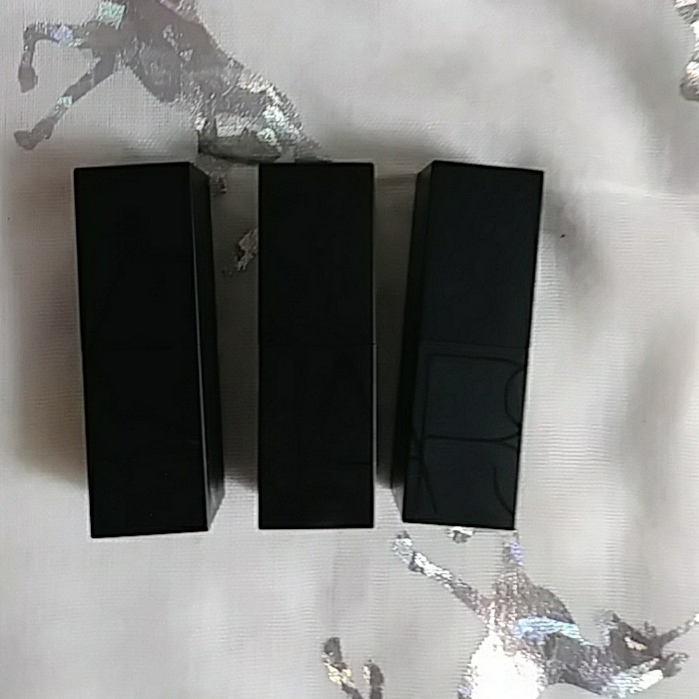 NARS x Man Ray: Noire Et Blanche Audacious lippies